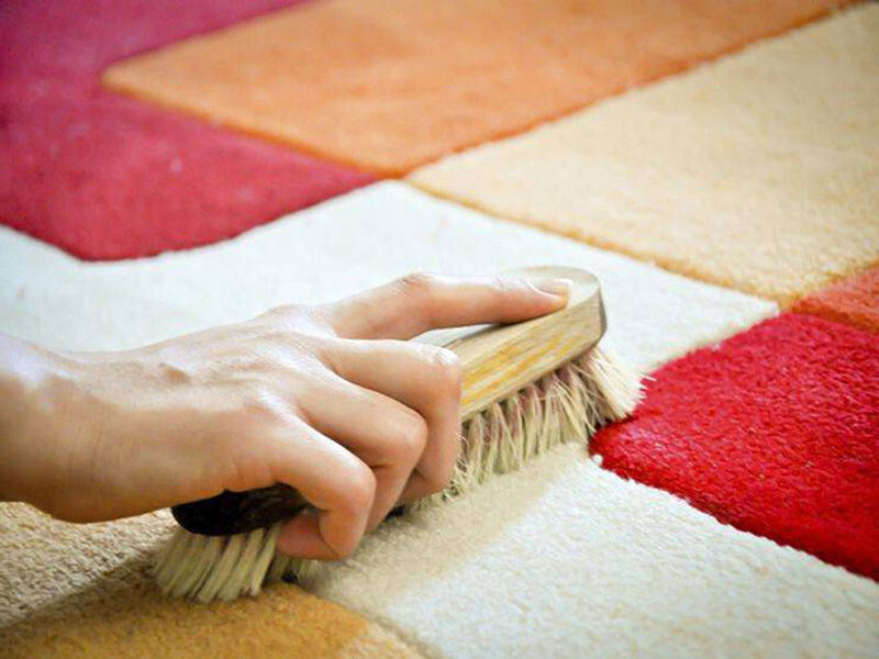 Как почистить ковер в домашних условиях от грязи