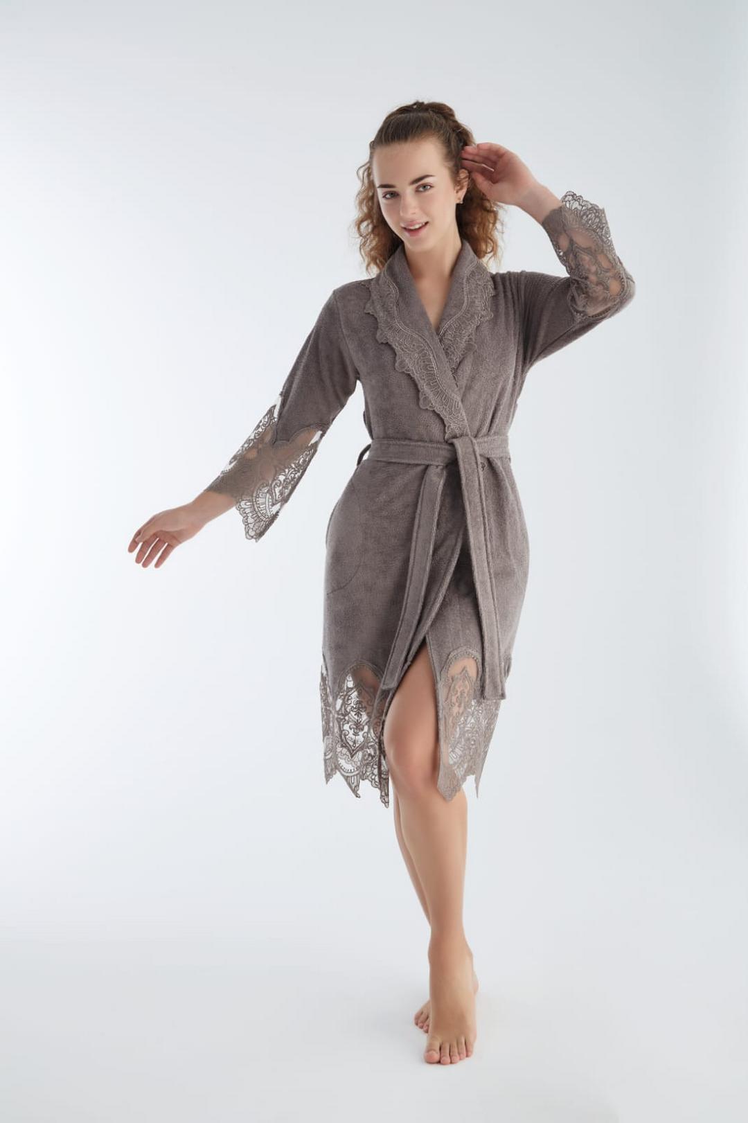 Женский маxровый халат с кружевом на рукавах Brown