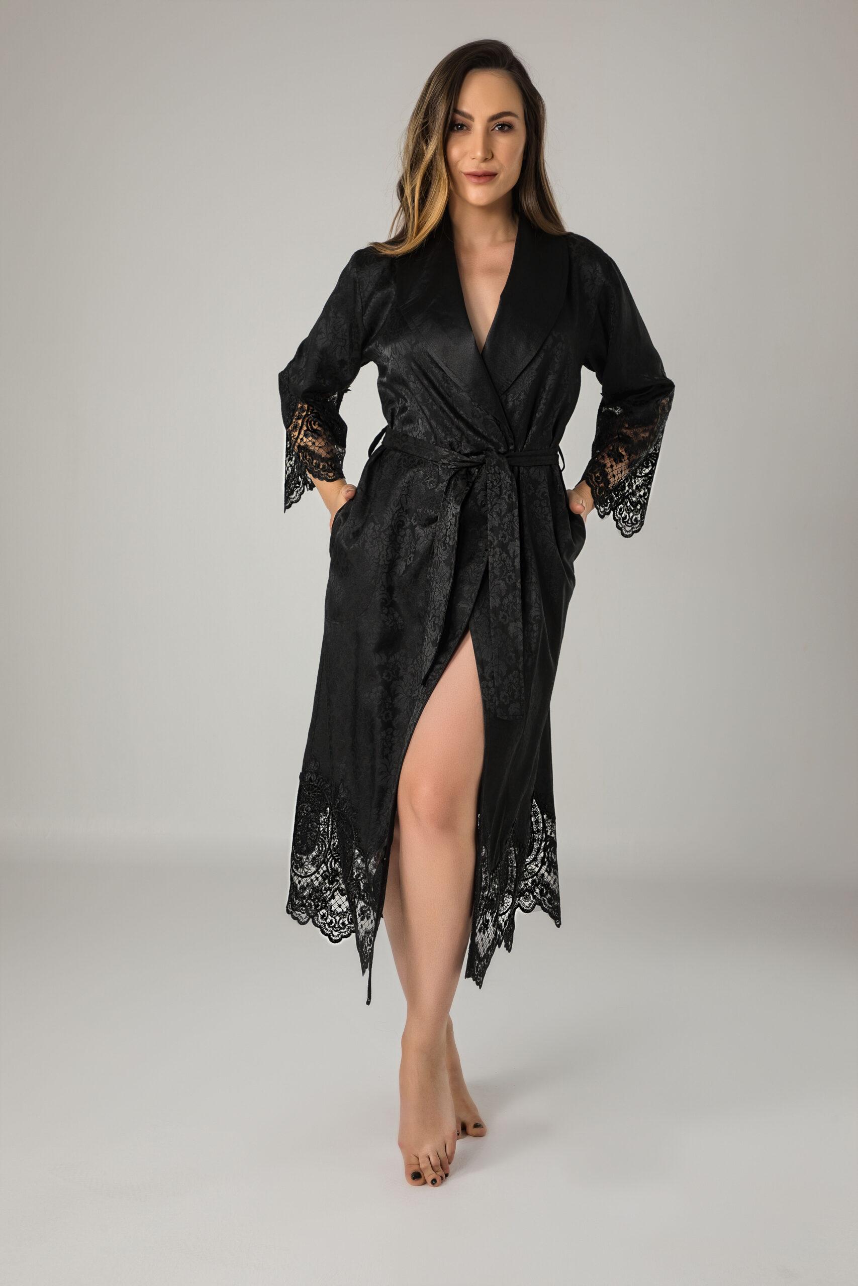 Женский сатиновый халат с кружевом Black